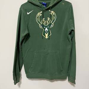 Nike Milwaukee Bucks NBA Club Pullover Hoodie